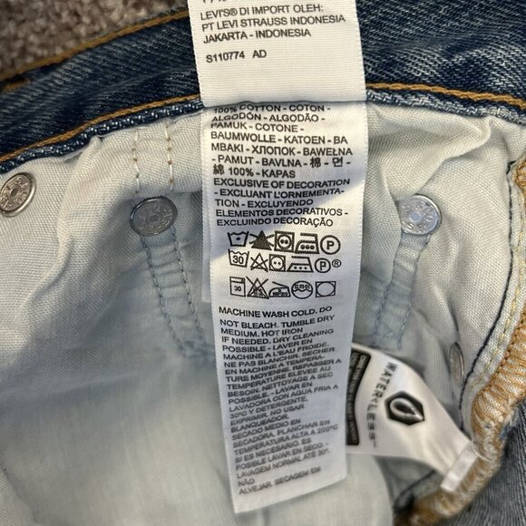 Levi's Women's 501 90s Jeans Size 24 x 30 Blue Distressed Mid Rise Loose NWT $98 - Picture 3 of 16